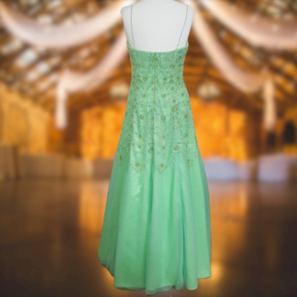 TONY BOWLS Mesmerizing Prom/Pageant Beaded Gown - Picture 4 of 8